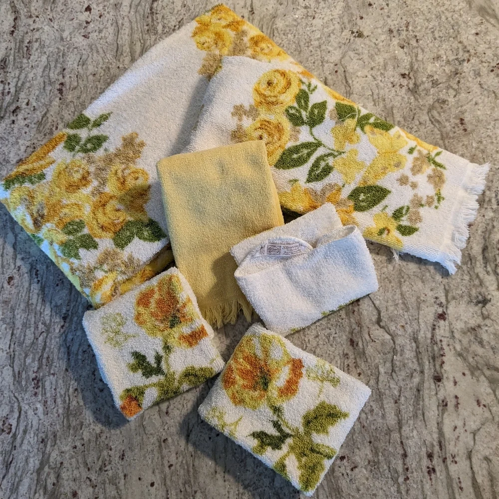 Six Vintage Utica J.P. Stevens White W/ Gold Yellow Floral Towels Fringe Cotton